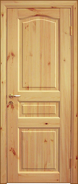 Дверь деревянная межкомнатная из массива сосны, Рустик, 3 филенки, окрашена бесцветным лаком